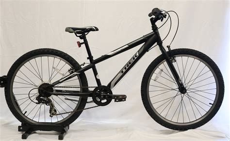 trek mt200 black.